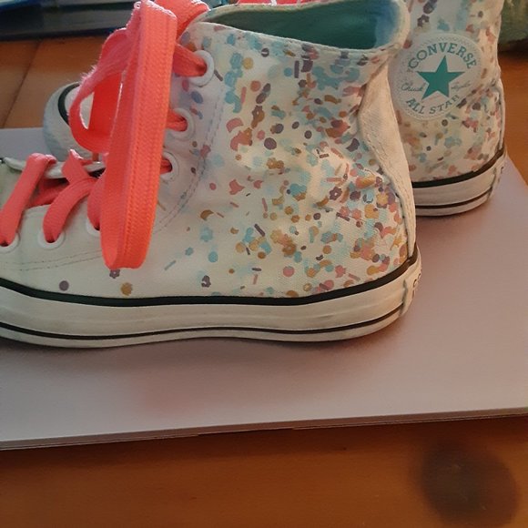 Converse sneakers-womens size 6 - Picture 6 of 6